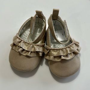 NWOT Carters 0-3 Months Baby Sandals Glitter Gold Soft Ruffle Shoes